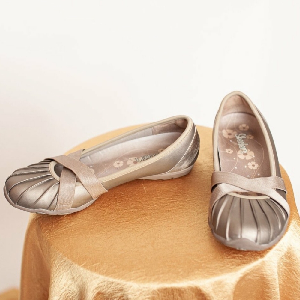 Sketcher's size 7 sneakers casual/dressy